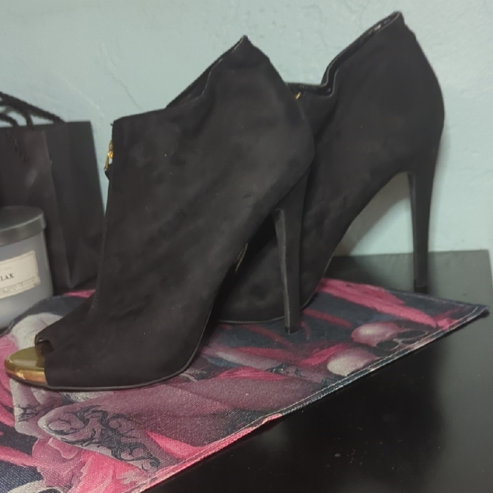 Black and Gold Peep-Toe Heels